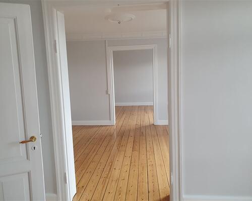 Herskabelig lejlighed centralt på Algade