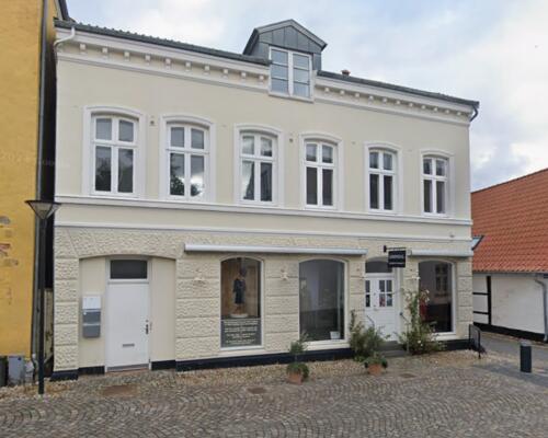 Nydelig 3. værelses lejlighed med flotte detaljer.