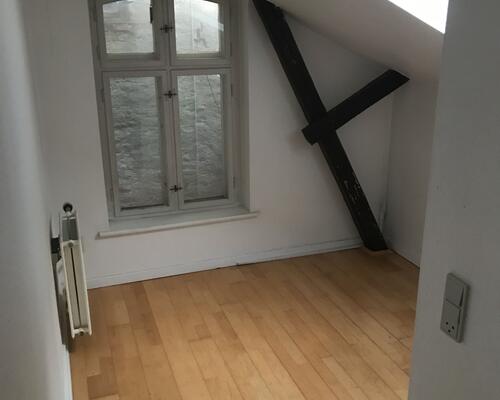 Nydelig 3. værelses lejlighed med flotte detaljer.