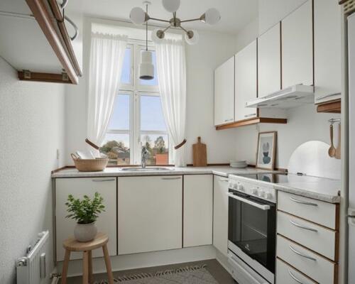 Lys 2-værelses på 56 m2 med højt til loftet og klassiske plankegulve – tæt på busforbindelser