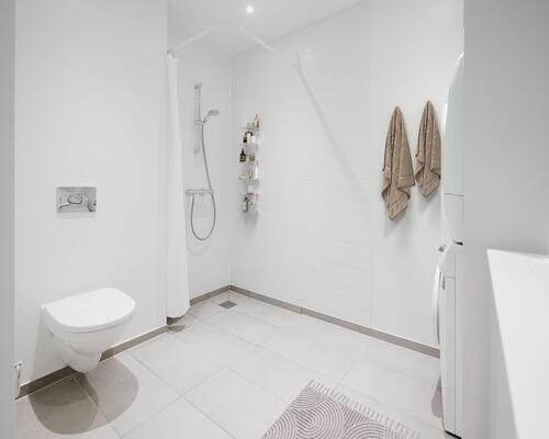 Skøn 4-værelses lejlighed med stor altan