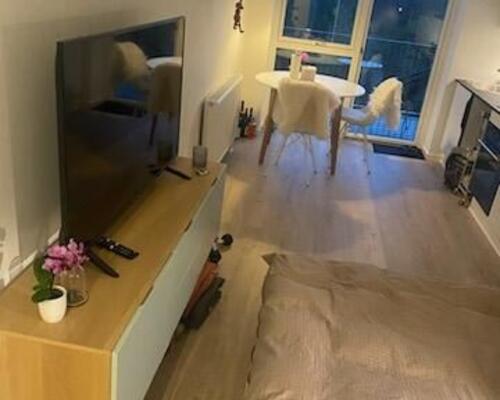 På 4 sal, ende lejlighed. med rigtig god udsigt. billederne er fra en anden lejlighed, som er helt magen til.