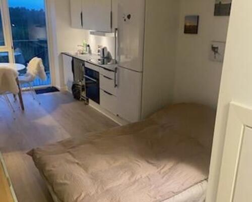 På 4 sal, ende lejlighed. med rigtig god udsigt. billederne er fra en anden lejlighed, som er helt magen til.