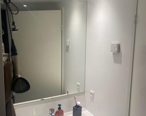 På 4 sal, ende lejlighed. med rigtig god udsigt. billederne er fra en anden lejlighed, som er helt magen til.