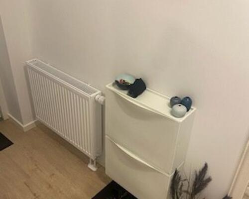 På 4 sal, ende lejlighed. med rigtig god udsigt. billederne er fra en anden lejlighed, som er helt magen til.