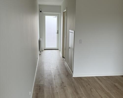 På 4 sal, ende lejlighed. med rigtig god udsigt. billederne er fra en anden lejlighed, som er helt magen til.