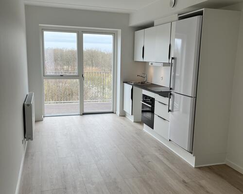 På 4 sal, ende lejlighed. med rigtig god udsigt. billederne er fra en anden lejlighed, som er helt magen til.