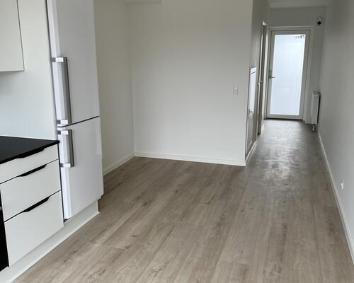 På 4 sal, ende lejlighed. med rigtig god udsigt. billederne er fra en anden lejlighed, som er helt magen til.