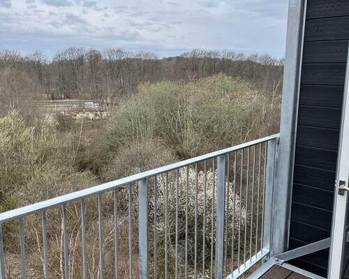 På 4 sal, ende lejlighed. med rigtig god udsigt. billederne er fra en anden lejlighed, som er helt magen til.