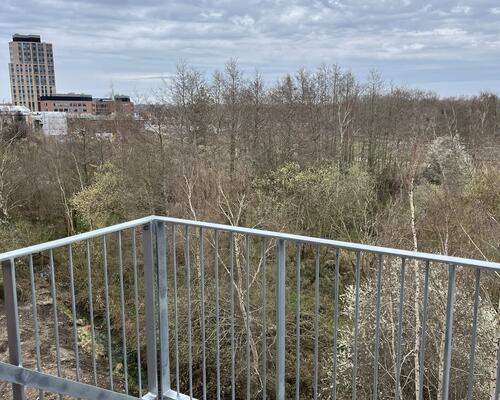 På 4 sal, ende lejlighed. med rigtig god udsigt. billederne er fra en anden lejlighed, som er helt magen til.