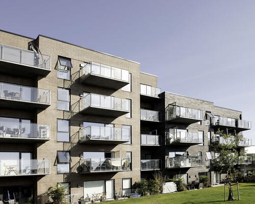 Egedal Stationsby - Praktisk og god 2 vær. med altan