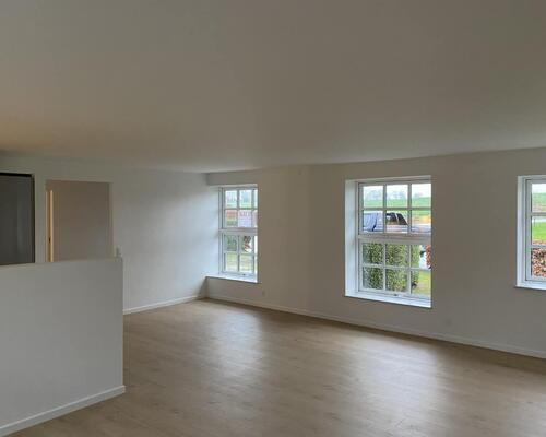 Bo idyllisk i nyistandsat 4 værelses lejlighed i Vinkel