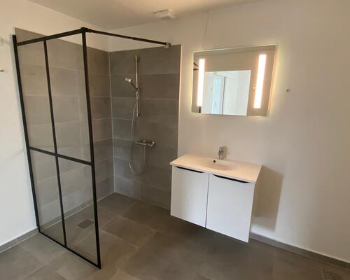 Bo idyllisk i nyistandsat 4 værelses lejlighed i Vinkel