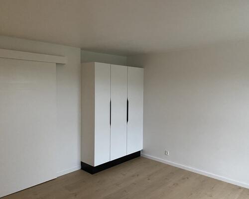 Bo idyllisk i nyistandsat 4 værelses lejlighed i Vinkel