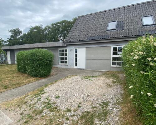 Bo idyllisk i nyistandsat 4 værelses lejlighed i Vinkel