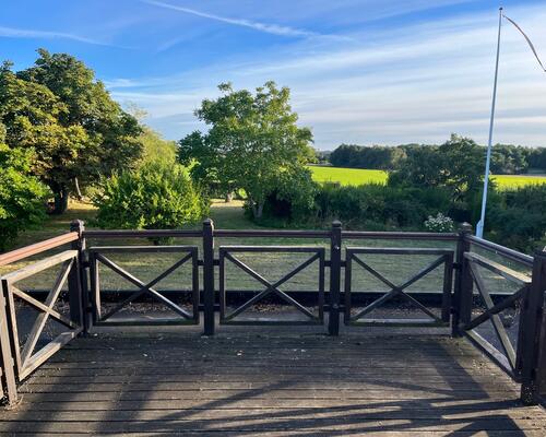 Stort hovedhus på gård lejes ud