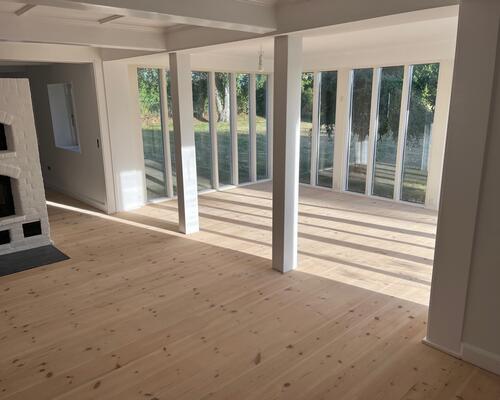 Stort hovedhus på gård lejes ud