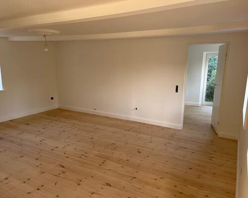 Stort hovedhus på gård lejes ud