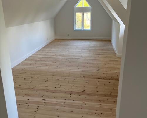 Stort hovedhus på gård lejes ud