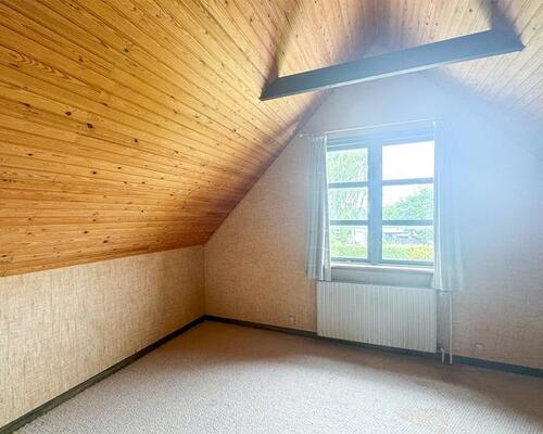 Rummelig villa med fine udenomsarealer, beliggende tæt på Nye