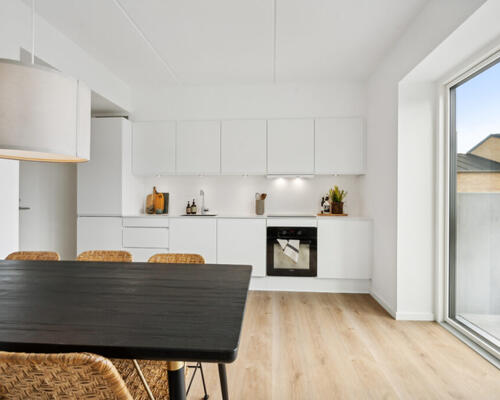 Skøn og lækker 4-værelses lejlighed med terrasse