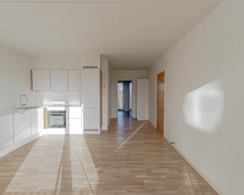 Stilren 2-værelses med altan mod gård