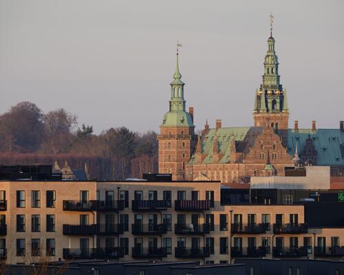 Stilren 2-værelses med altan mod gård