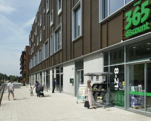 Stilren 2-værelses med altan mod gård