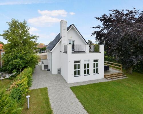 Flot nyistandsat villa på 162 etagemeter (115+47m2)