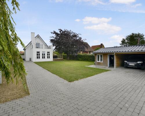 Flot nyistandsat villa på 162 etagemeter (115+47m2)