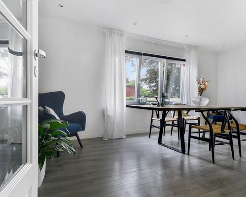 Flot nyistandsat villa på 162 etagemeter (115+47m2)