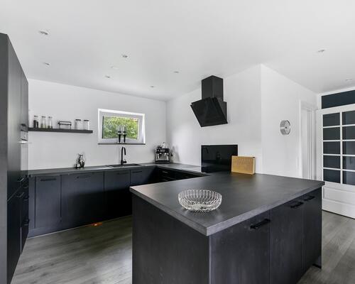 Flot nyistandsat villa på 162 etagemeter (115+47m2)