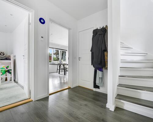 Flot nyistandsat villa på 162 etagemeter (115+47m2)