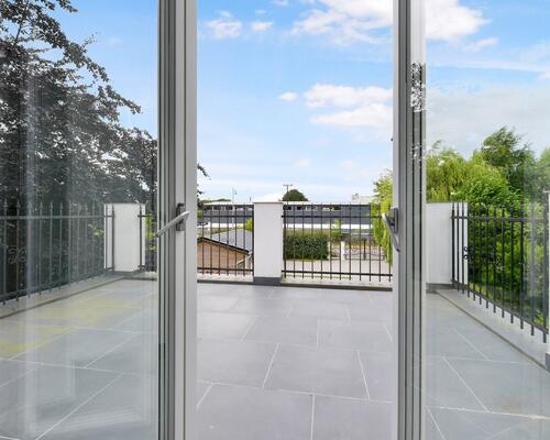 Flot nyistandsat villa på 162 etagemeter (115+47m2)