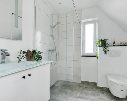 Flot nyistandsat villa på 162 etagemeter (115+47m2)