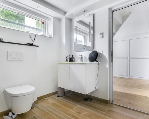 Flot nyistandsat villa på 162 etagemeter (115+47m2)