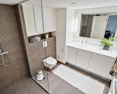 3 værelses nyere renoveret lejlighed på 89 m² midt i Aalborg i sikre og trygge rammer.