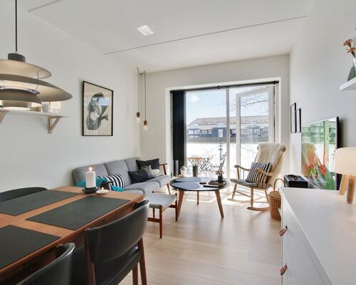 Delevenlig lejlighed med altan og god beliggenhed