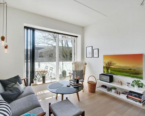 Delevenlig lejlighed med altan og god beliggenhed