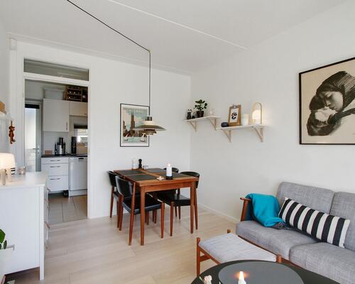 Delevenlig lejlighed med altan og god beliggenhed