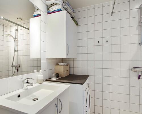 Delevenlig lejlighed med altan og god beliggenhed