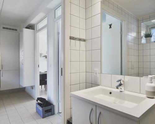 Delevenlig lejlighed med altan og god beliggenhed