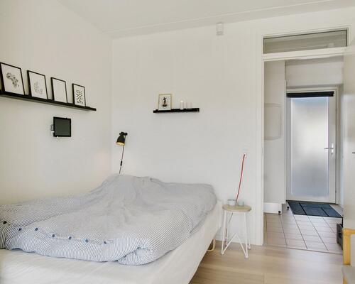 Delevenlig lejlighed med altan og god beliggenhed