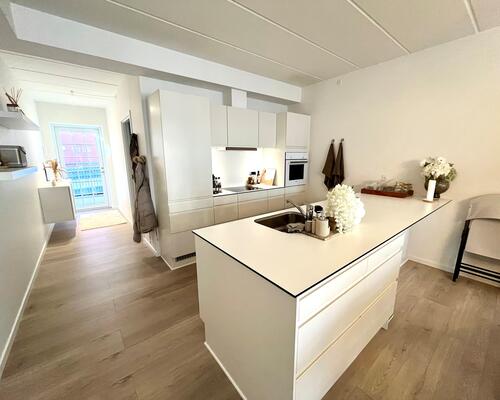 Utrolig lækker 3-værelses lejlighed LIGE ved gågaden