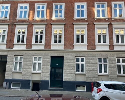 Central 2-værelses ved Aalborg Banegård med lyst køkken