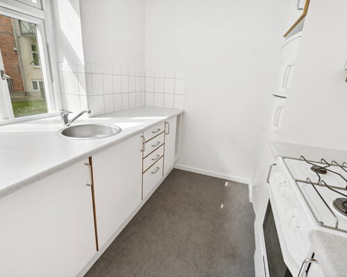 Central 2-værelses ved Aalborg Banegård med lyst køkken