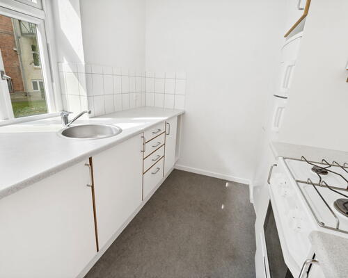 Central 2-værelses ved Aalborg Banegård med lyst køkken