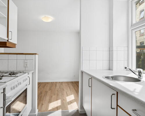 Central 2-værelses ved Aalborg Banegård med lyst køkken