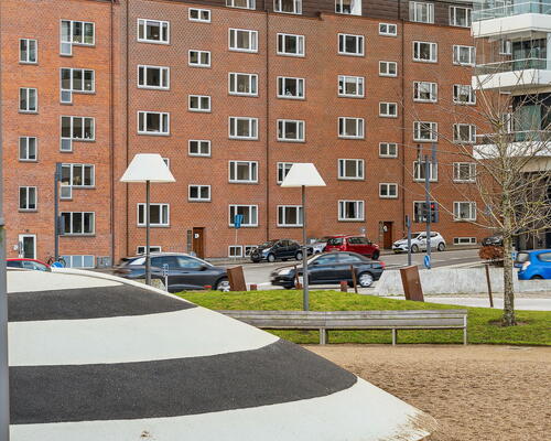 Central 2-værelses på 78 m2 med stor sydvendt altan, fjordkig og elevator