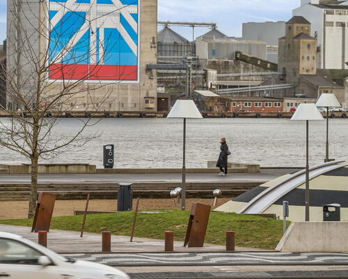 Central 2-værelses på 78 m2 med stor sydvendt altan, fjordkig og elevator